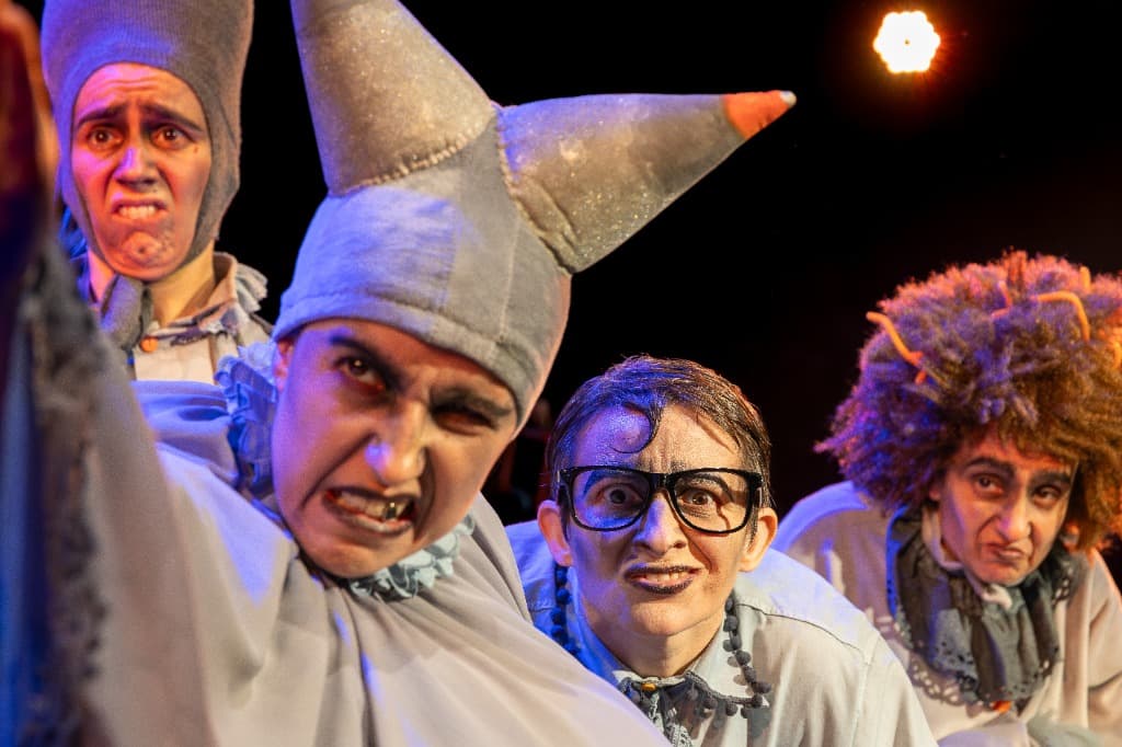 Detalle de los trajes y la teatralidad física